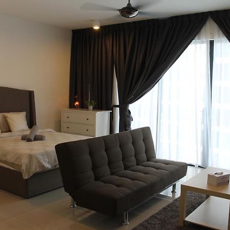 Studio Room Next To Sccc At Trefoil Setia Alam For 2-4 Pax Exteriör bild